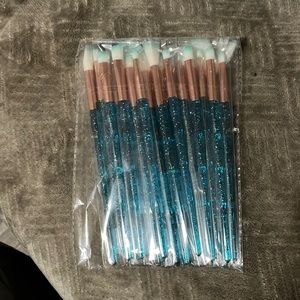 Beautiful glitter make up brushes